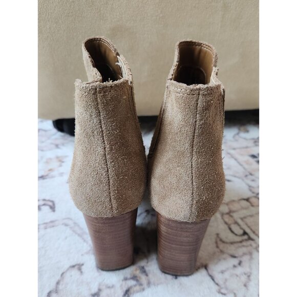 Marc Fisher Women's Sz. 9.5 Tan Suede Alva Heeled Pointed Toe Ankle Booties - Picture 3 of 7